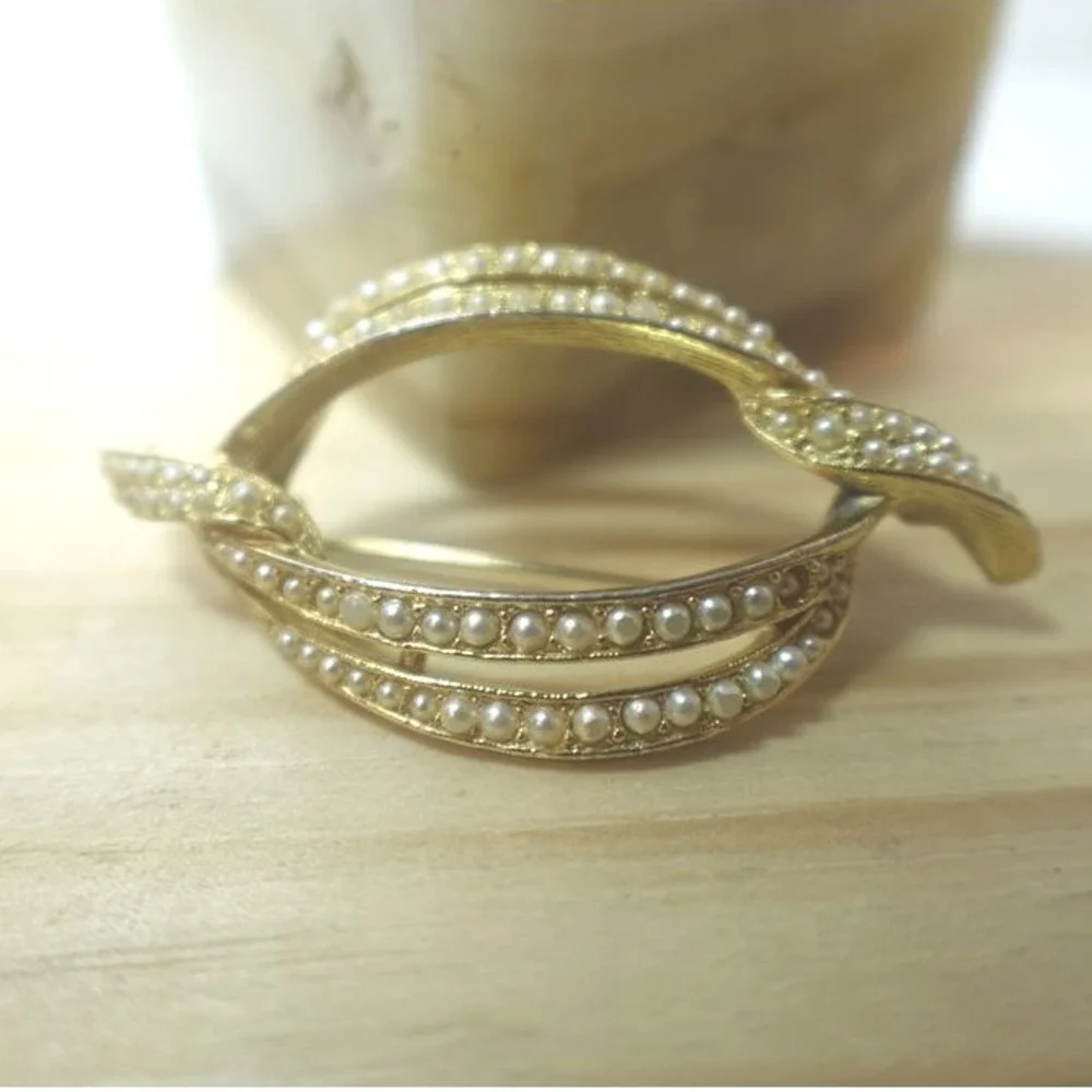 Vintage Arthur Pepper brooch Faux Pearl Gold Tone Stamped 